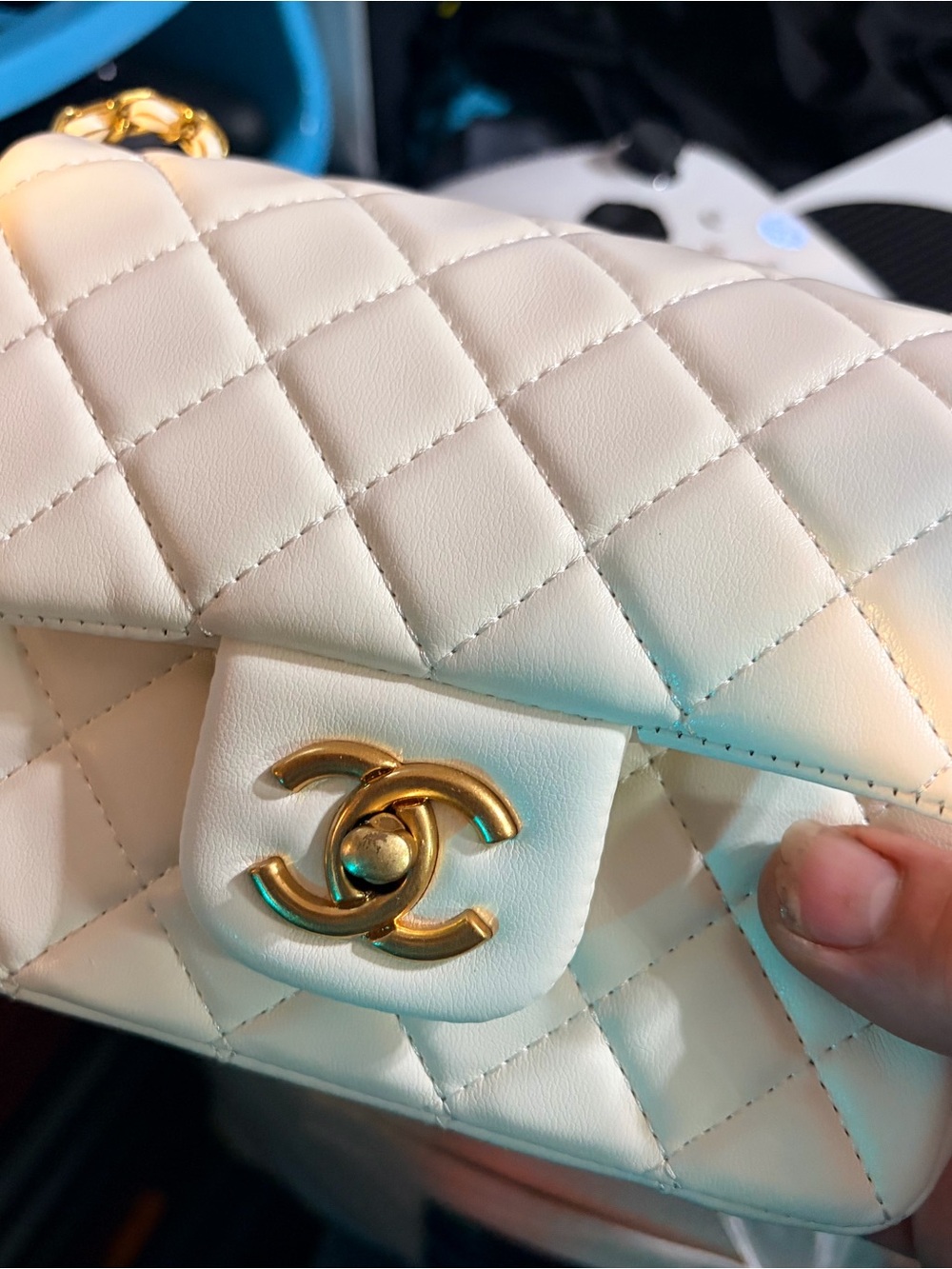 CHANEL Quilted Cream Leather Shoulder Bag with Gold CC Lock